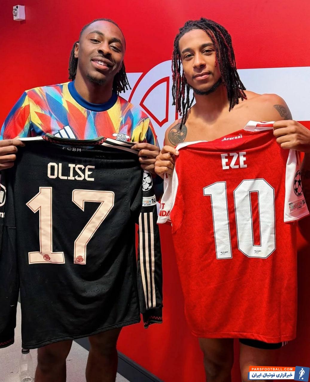 تعویض لباس بین ازه و اولیسه در پایان دیدار آرسنال 3-1 بایرن مونیخ 