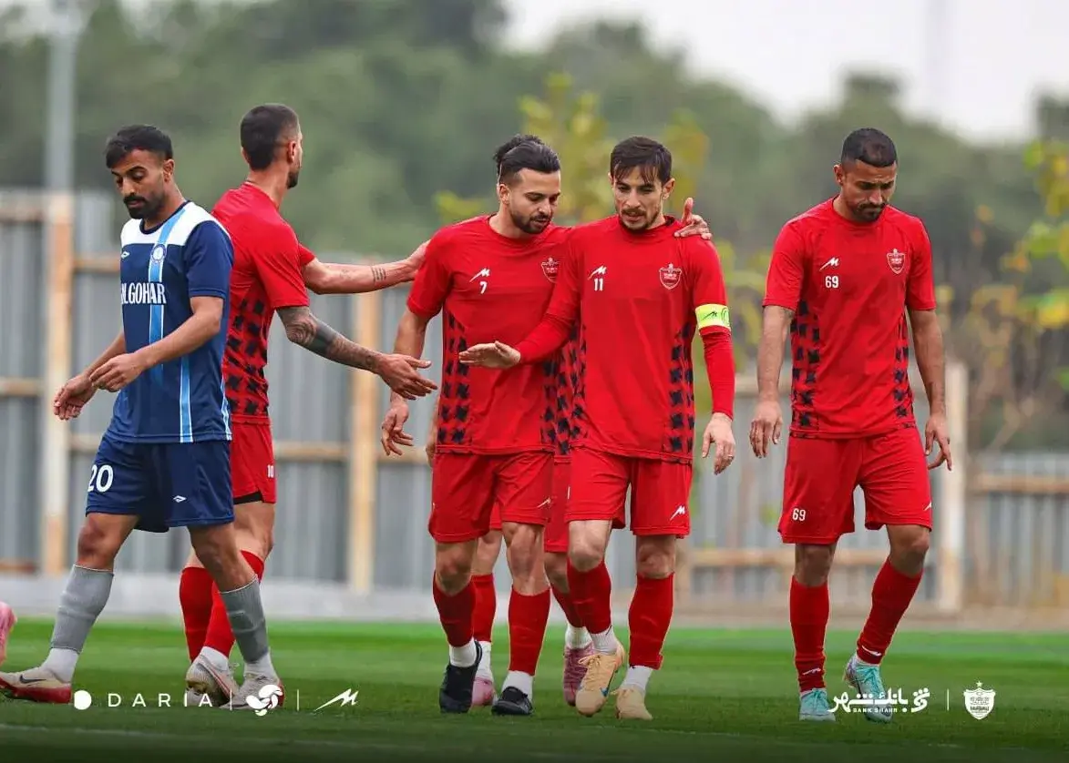 فرشاد احمدزاده کاپیتان جدید پرسپولیس در دیدار دوستانه برابر گل گهر