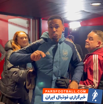 خوشحالی گابریل در راهرو ورزشگاه پس از برد 4 بر 1 آرسنال برابر استون ویلا