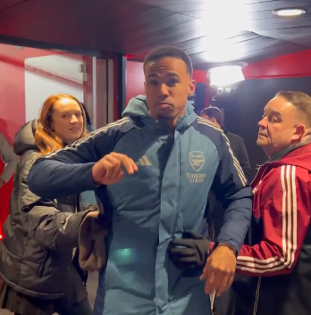 خوشحالی گابریل در راهرو ورزشگاه 