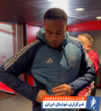 خوشحالی گابریل در راهرو ورزشگاه پس از برد 4 بر 1 آرسنال برابر استون ویلا