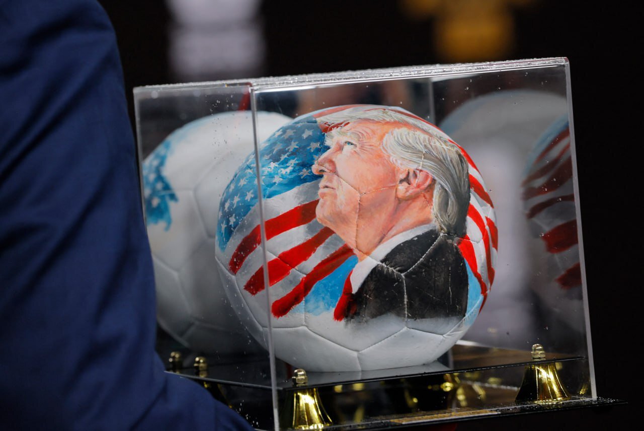 عکس | چهره ترامپ روی توپ جام جهانی!