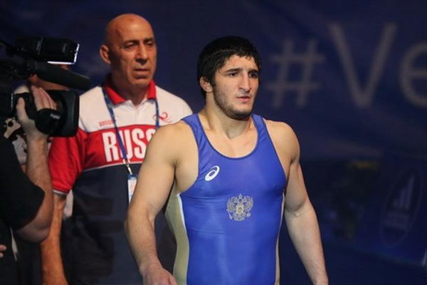 2179707 جدال دیدنی روسها در لیگ ایران؛ شاهماهی کشتی ایران روی تشک میرود