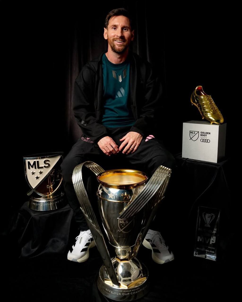 2181688_172-1 تصویر لیونل مسی با تمام جوایز فردی این فصل خود