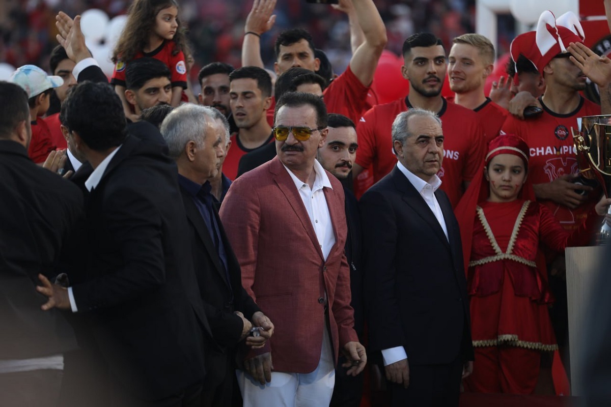 فوتبال ایران تحت تأثیر اشک و اتهام‌های زنوزی؛ مهدی تاج زیر تیغ مالک تراکتور/ این گندخانه را جمع کنید!