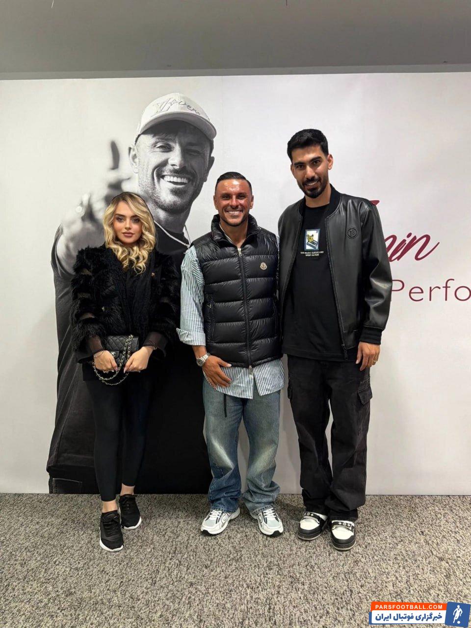 رضا شکاری وینگر پرسپولیس به همراه همسرش به کنسرت آرمین زارعی رفت