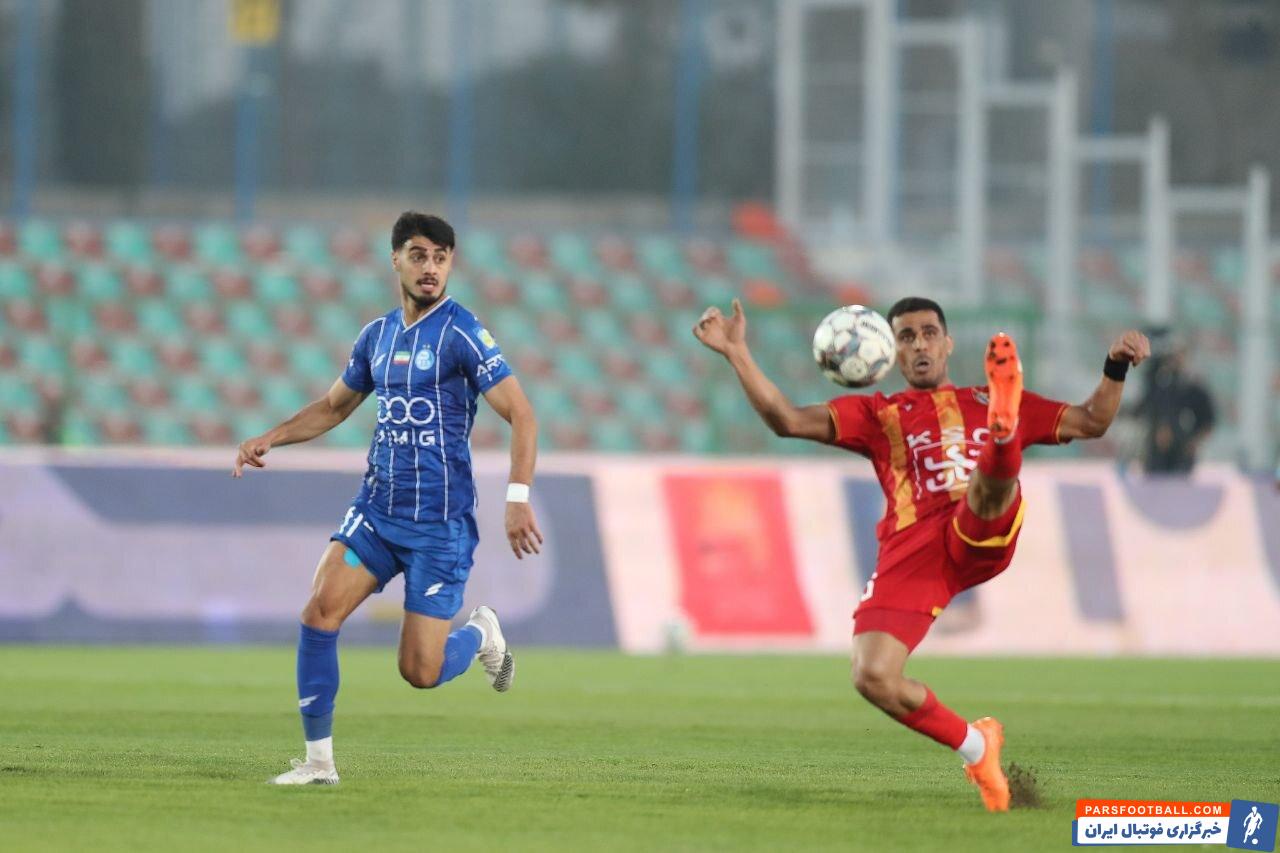 علی نعمتی در دیدار استقلال و فولاد نمایش ضعیف و پراشتباهی داشت