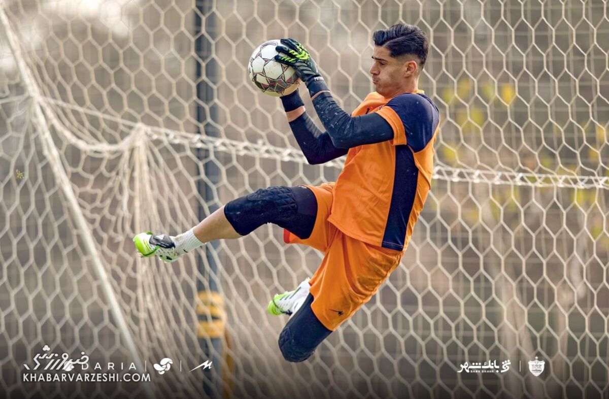 414311 ۳ ستاره کلیدی پرسپولیس به استقلال میرسند؟/ یک نفر قبل دربی جدا شد و رفت! +عکس