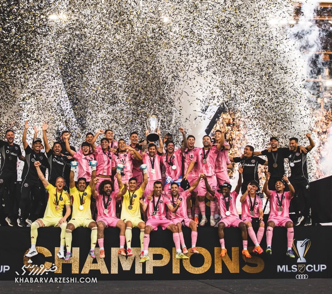 415159 جشن قهرمانی اینترمیامی در رختکن