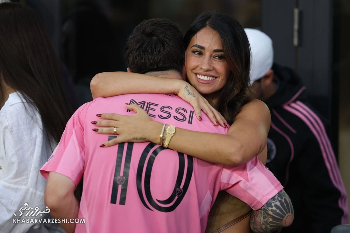 415164 لیونل مسی و همسرش آنتونلا روکوزو