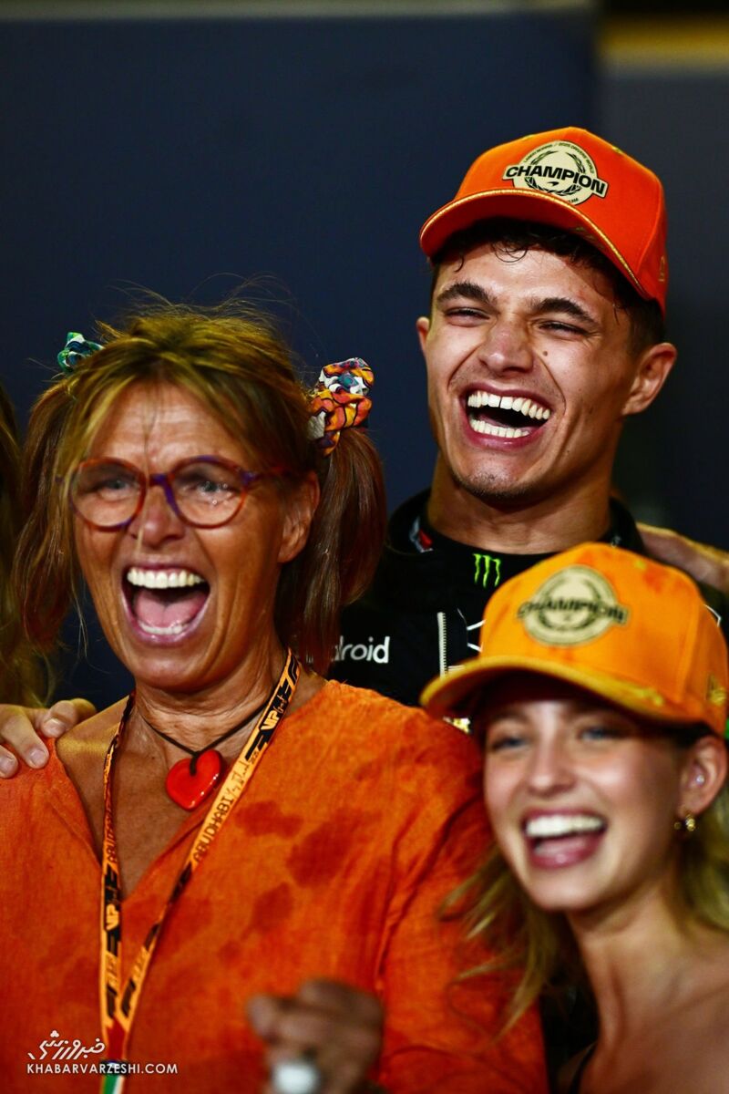 415430 لاندو نوریس در کنار مادر و نامزدش