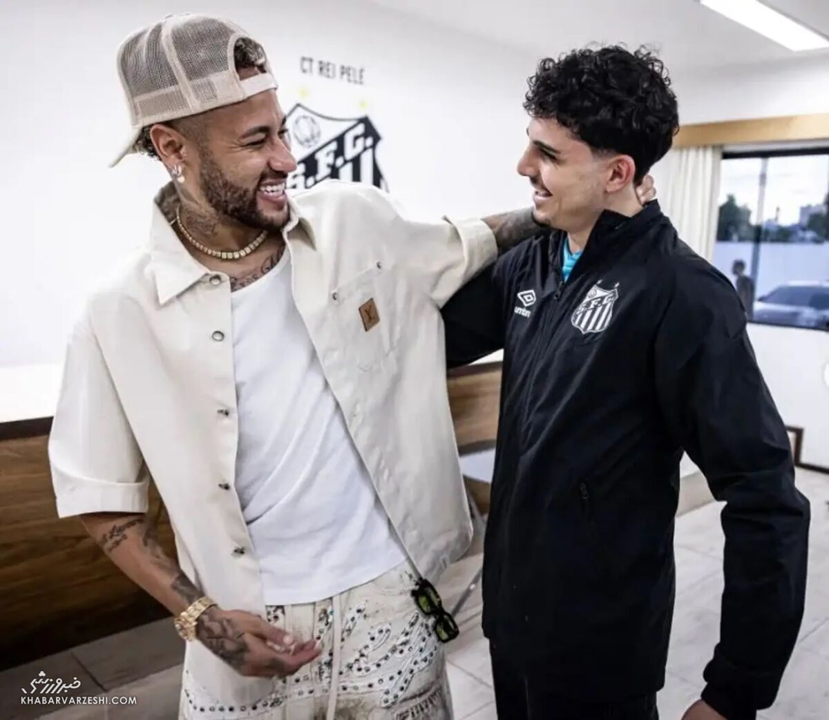 415858 نیمار الهامبخش رقص معروفش را دید و اشک ریخت!/ بازگشت به آغوش ستاره برزیلی بعد از ۱۳ سال! +عکس