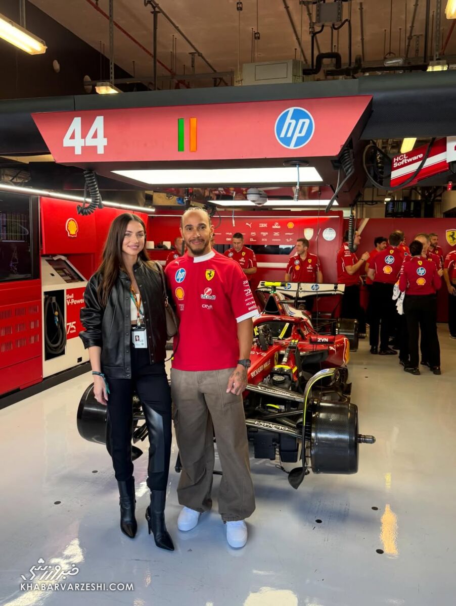 415920 آنا د آرماس در کنار لوئیس همیلتون