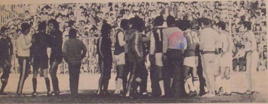 416022 درگیری بازیکنان تاج با داور