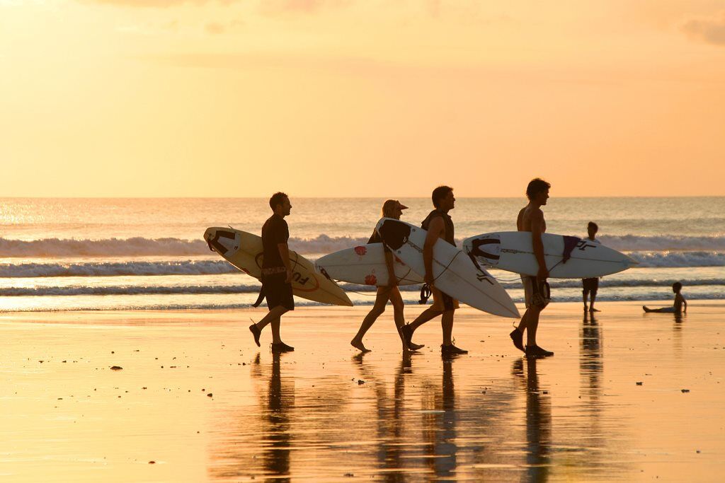 416087 موج سواری در بالی