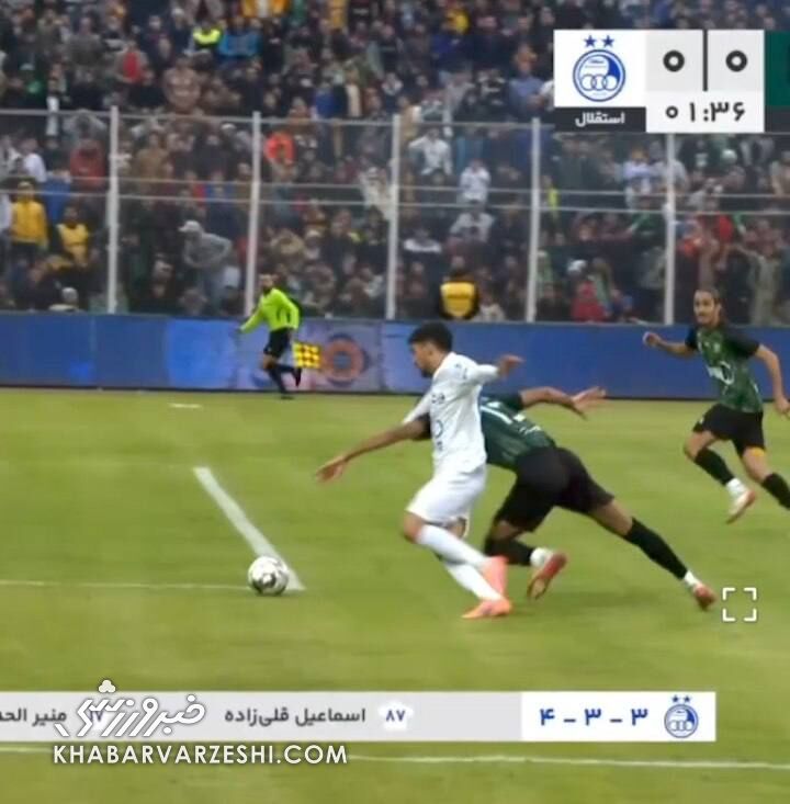 416490 واضحترین تصویر از پنالتی جنجالی استقلال برابر خیبر/ داور دوبار اشتباه کرد؟ +عکس