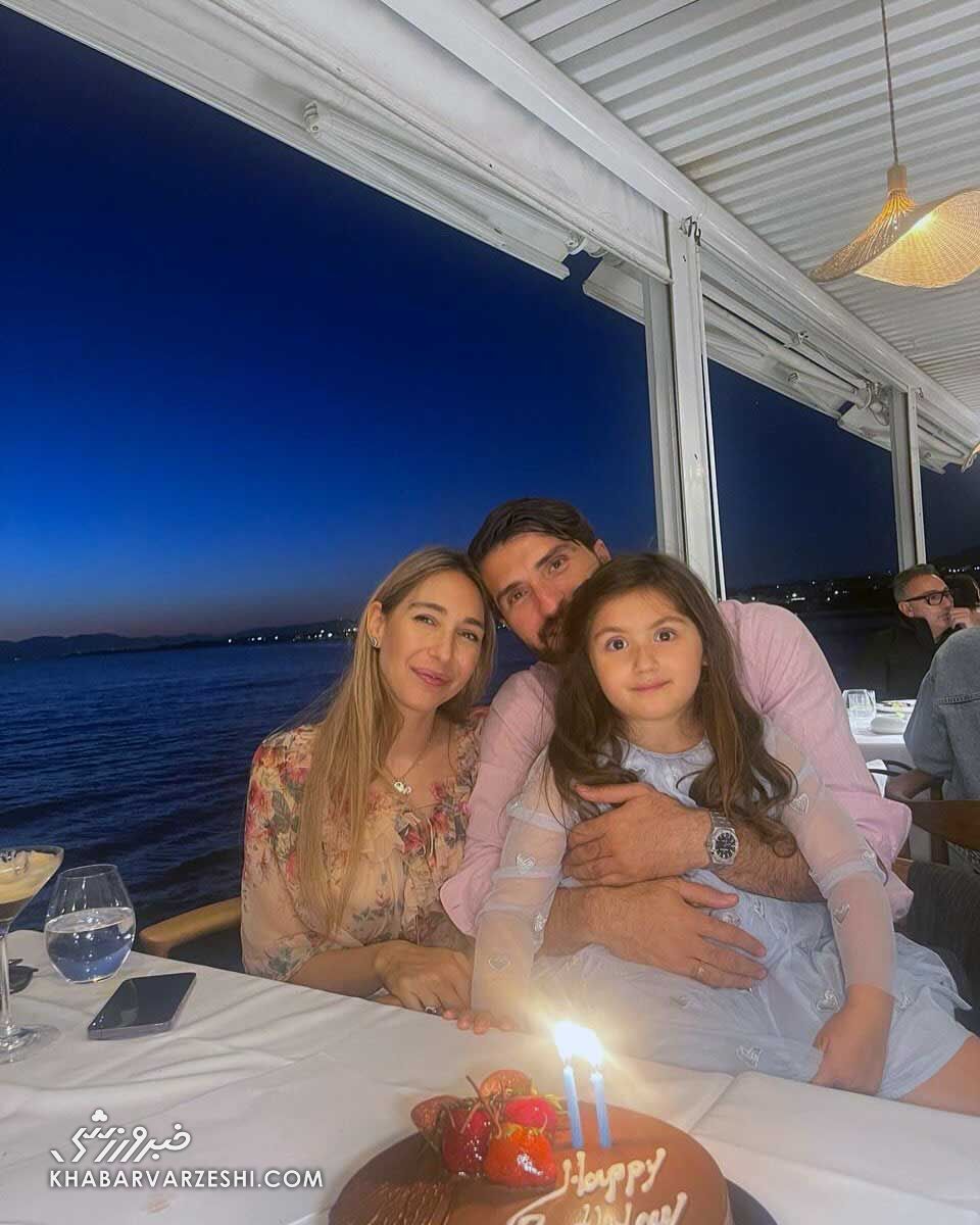 کریم انصاری فرد و همسرش و دخترش