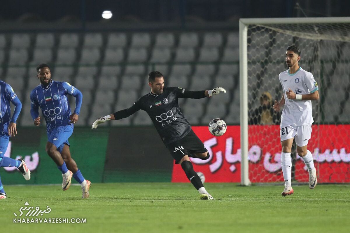 دروازه‌بان استقلال