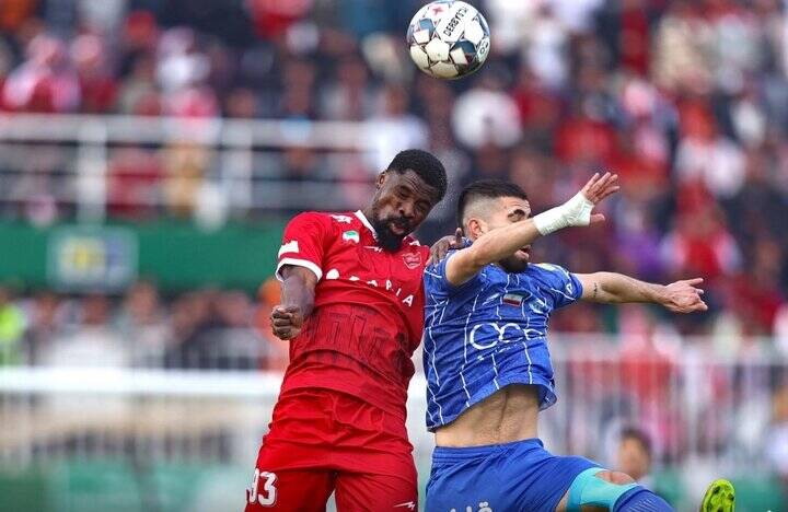 4548950 تساوی پرسپولیس و استقلال در دیداری سرد و بیروح/ دوئل برزیلی و پرتغالی به تساوی نفسگیر سرخابیها در دربی ختم شد