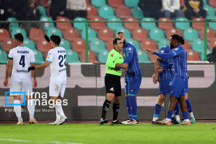 حسن‌زاده: مدافعان استقلال با مهاجمان حریف مهربان هستند/ ساپینتو نباید برکنار شود!