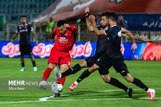 5750082 ترکیب احتمالی پرسپولیس و تراکتور/ تصمیم دو سرمربی خیلی عجیب نیست!