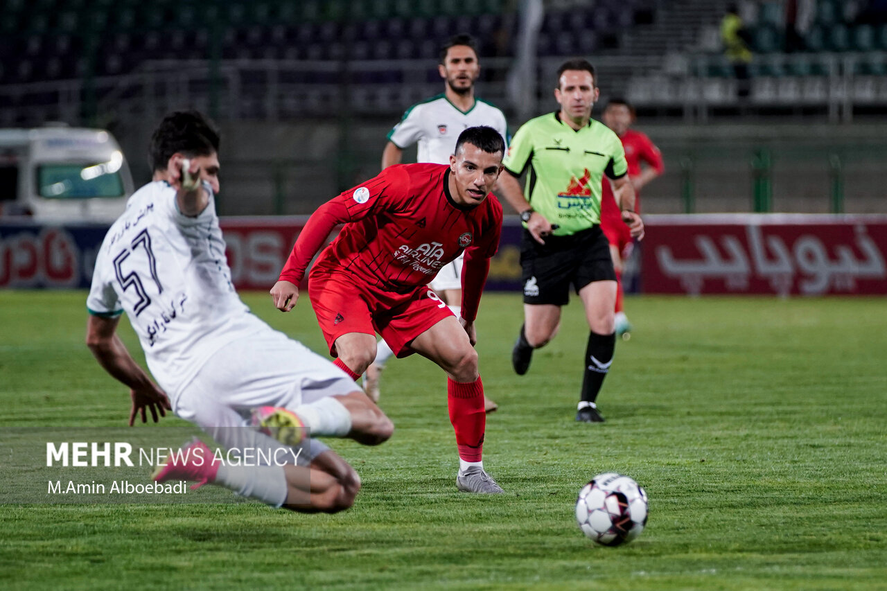 5816662 سقوط آبی ها در هفته ایده آل سپاهان/ زنگ خطر برای تراکتور به صدا درآمد