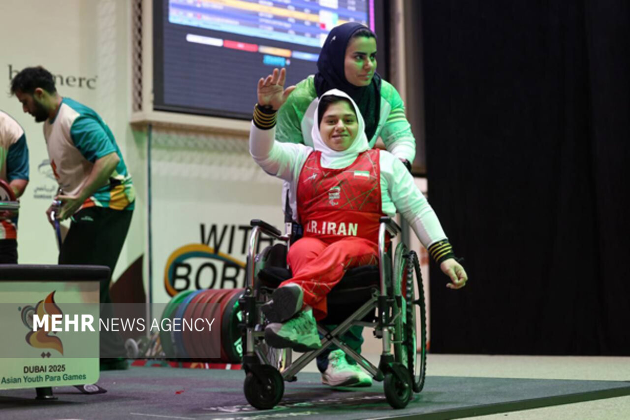 5817503 دختران ایران استارت طلا را زدند/قهرمانی احسانی و پولادی در وزنهبرداری