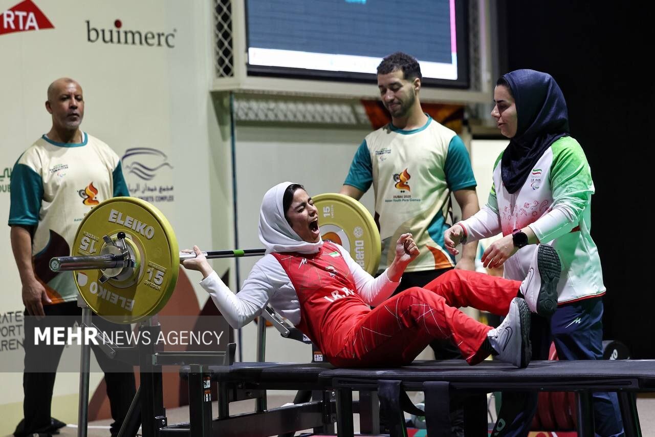 5817841 الناز متقیان به مدال نقره پاراوزنه برداری رسید