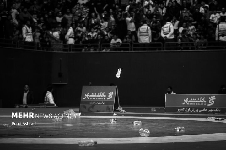 5822565 خوب، بد و زشت لیگ کشتی آزاد؛ از بازگشت یزدانی تا جنجال و شعار عجیب!