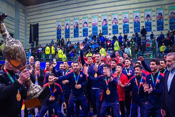 5822582 خوب، بد و زشت لیگ کشتی آزاد؛ از بازگشت یزدانی تا جنجال و شعار عجیب!