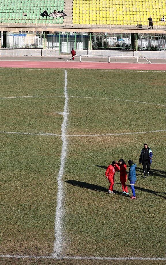 گام‌های بزرگ فوتبال زنان روی زیرساخت‌های ضعیف/ مثل آقایان عقب نمانند!