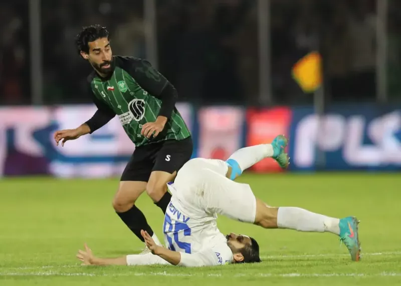 استقلال تصویری تلخ از لحظه فرود عارف غلامی روی زمین منتشر کرد