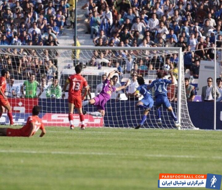 در سال‌هایی که دوربین های پیشرفته نبود دربی‌ها از قاب دوربین عکاسانی که پشت دروازه ها بودند روایت شده