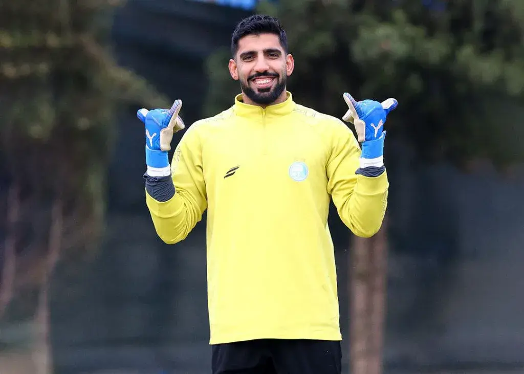 تصویری از حبیب فرعباسی با روحیه و انگیره بالا در تمرین استقلال