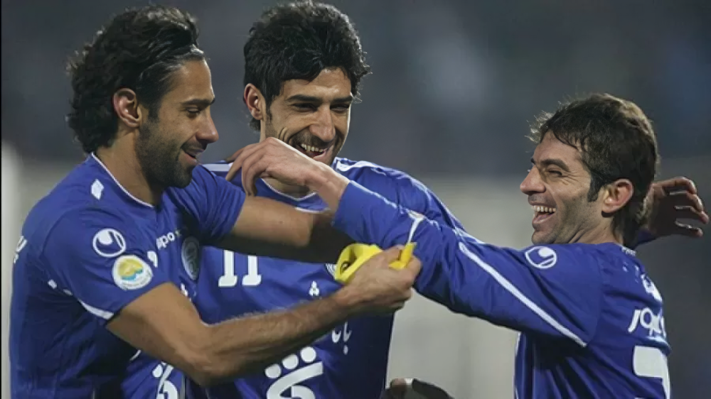 image_2025-12-09_141846203 استقلال - دربی - اسماعیل شریفات - فرهاد مجیدی - محسن یوسفی - لیگ برتر - فوتبال ایران