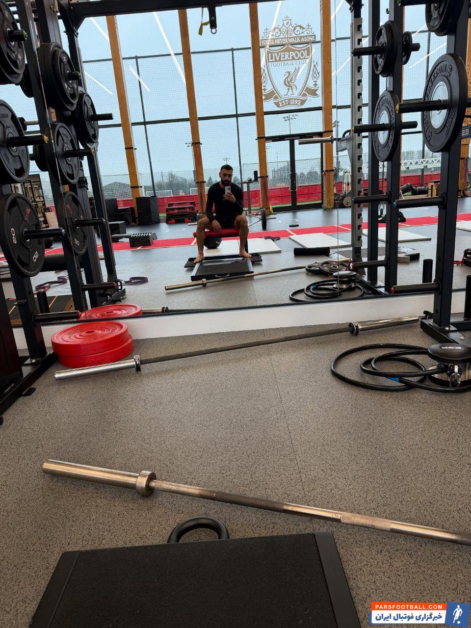 انتشار تصویری از محمد صلاح به تنهایی در در سالن بدنسازی باشگاه لیورپول