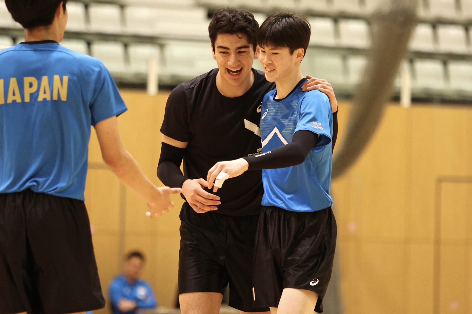 کارن مساجدی - والیبال