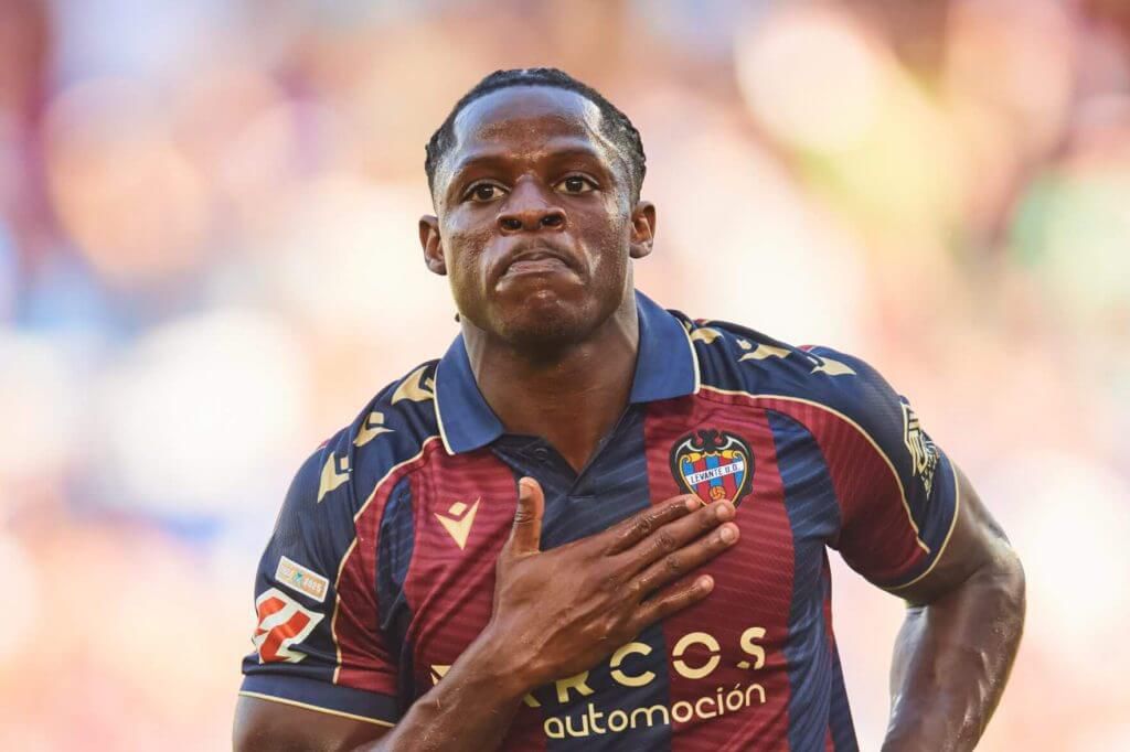 karl_etta_eyong_20251208_184953_569 کارل اتا ایونگ - مهاجم لوانته