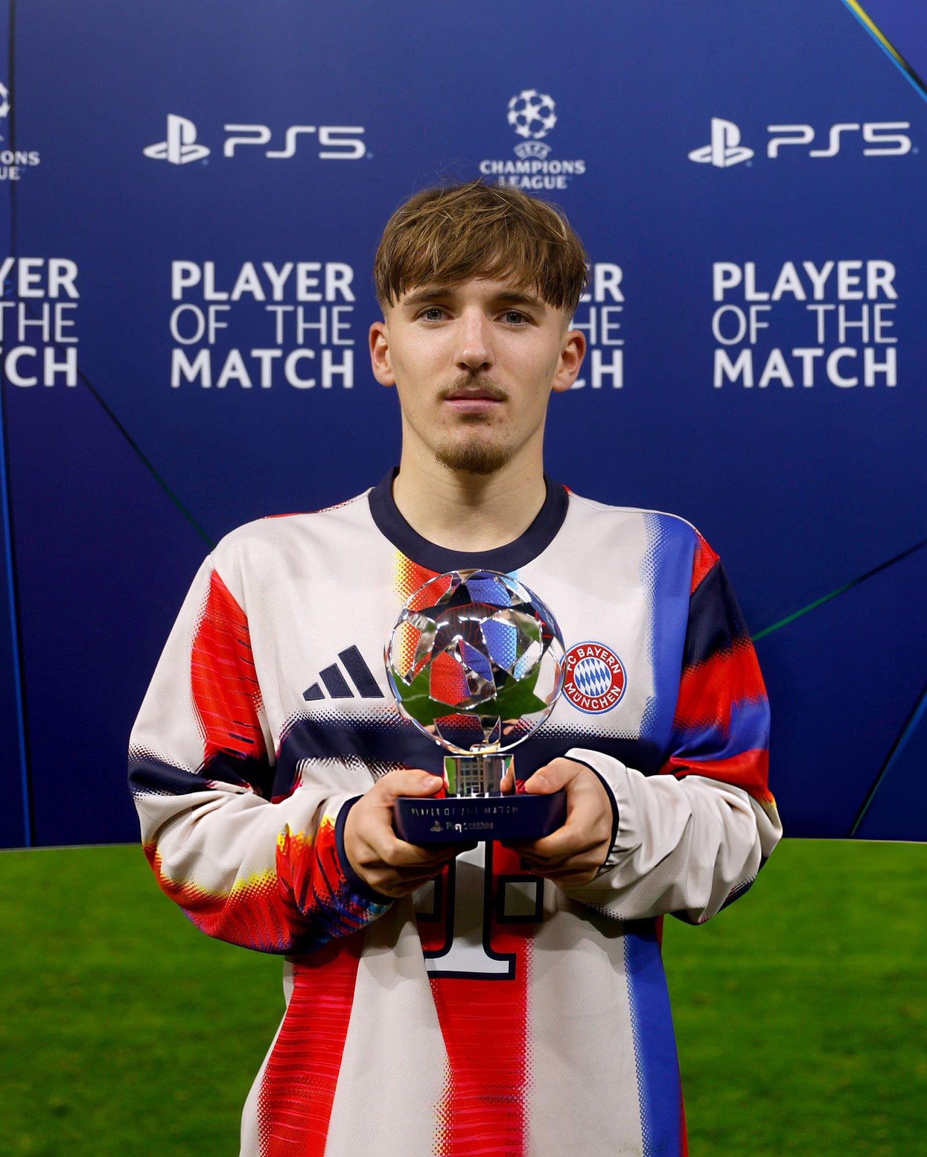 lennart_karl_bayern_20251209_233213 لنارت کارل - بایرن مونیخ