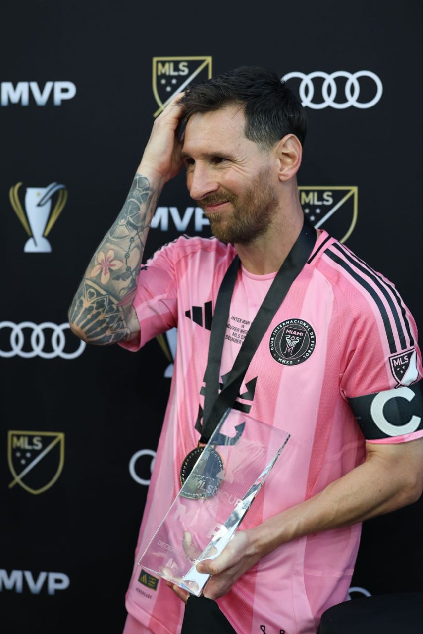 lionel_messi_mvp_20251207_161409_944 لیونل مسی - جایزه ارزشمندترین بازیکن فینال MLS 2025