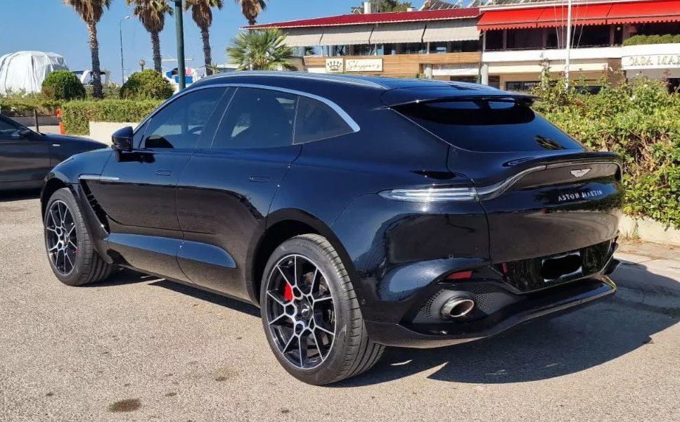 mehditaremi_aston-martin-dbx-saribal_greece_rear عکس از خودروی لوکس مهدی طارمی در یونان
