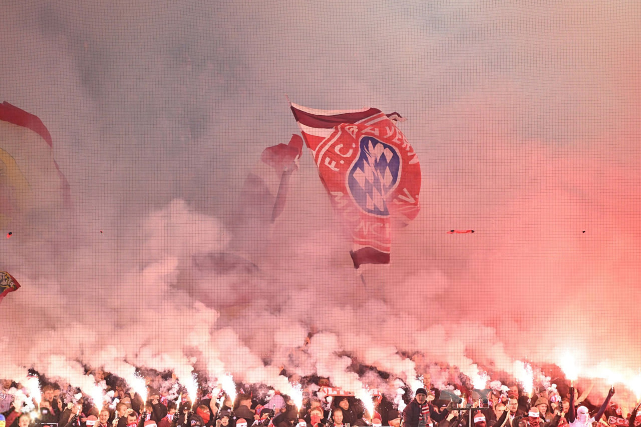 photo_2025-12-17_22-14-16 آتش بازی در سکوهای آلیانتس آرنا در بازی بایرن مونیخ و اسپورتینگ لیسبون