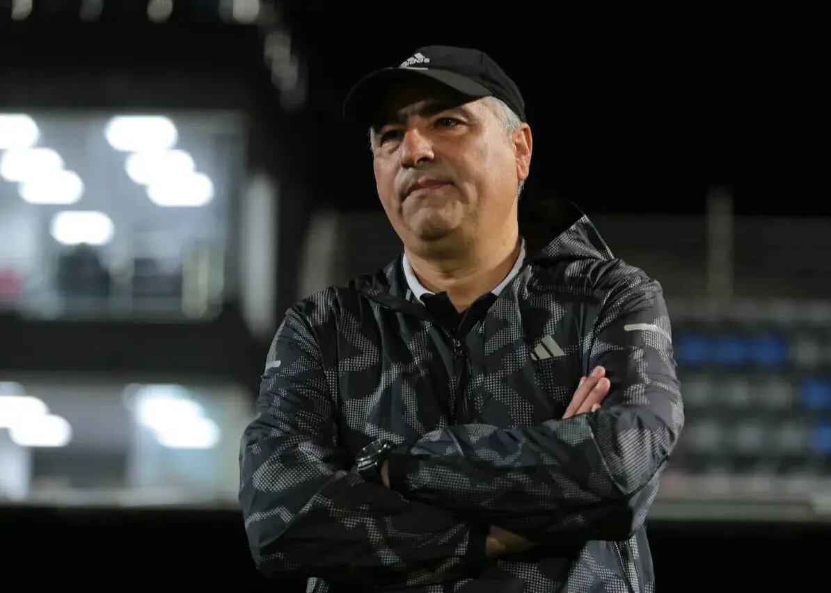 عکس از ساکت الهامی سرمربی نساجی