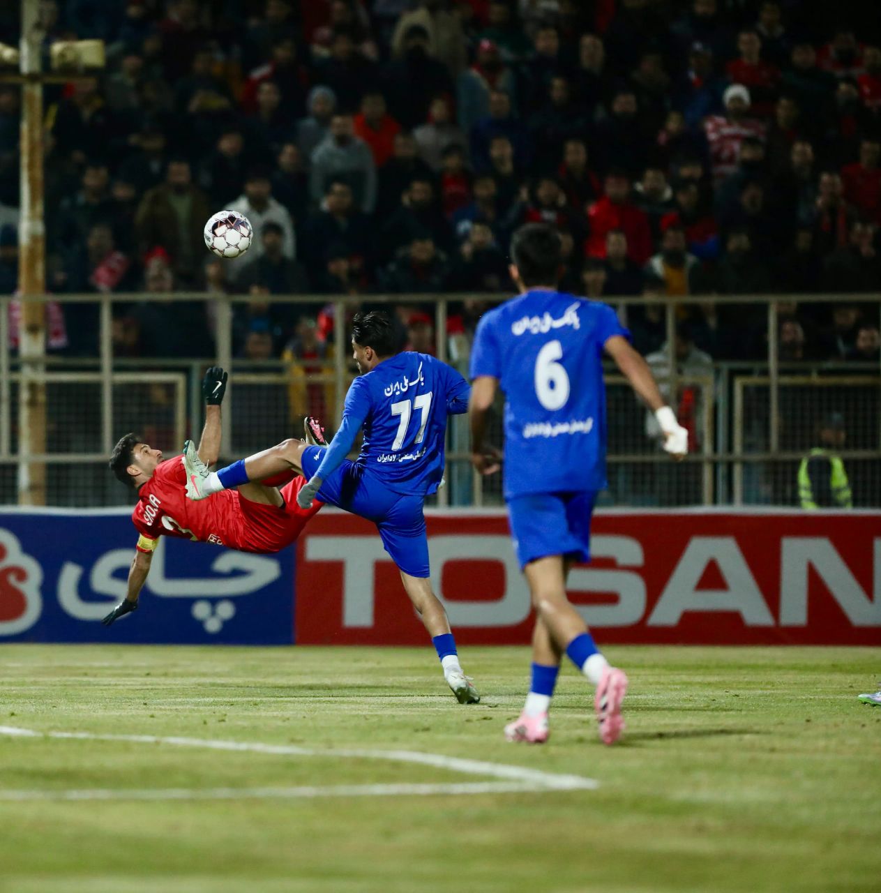 tractor_esteghlal_khz_shoja_acrobatic عکس از برگردان شجاع خلیل زاده مقابل استقلال خوزستان