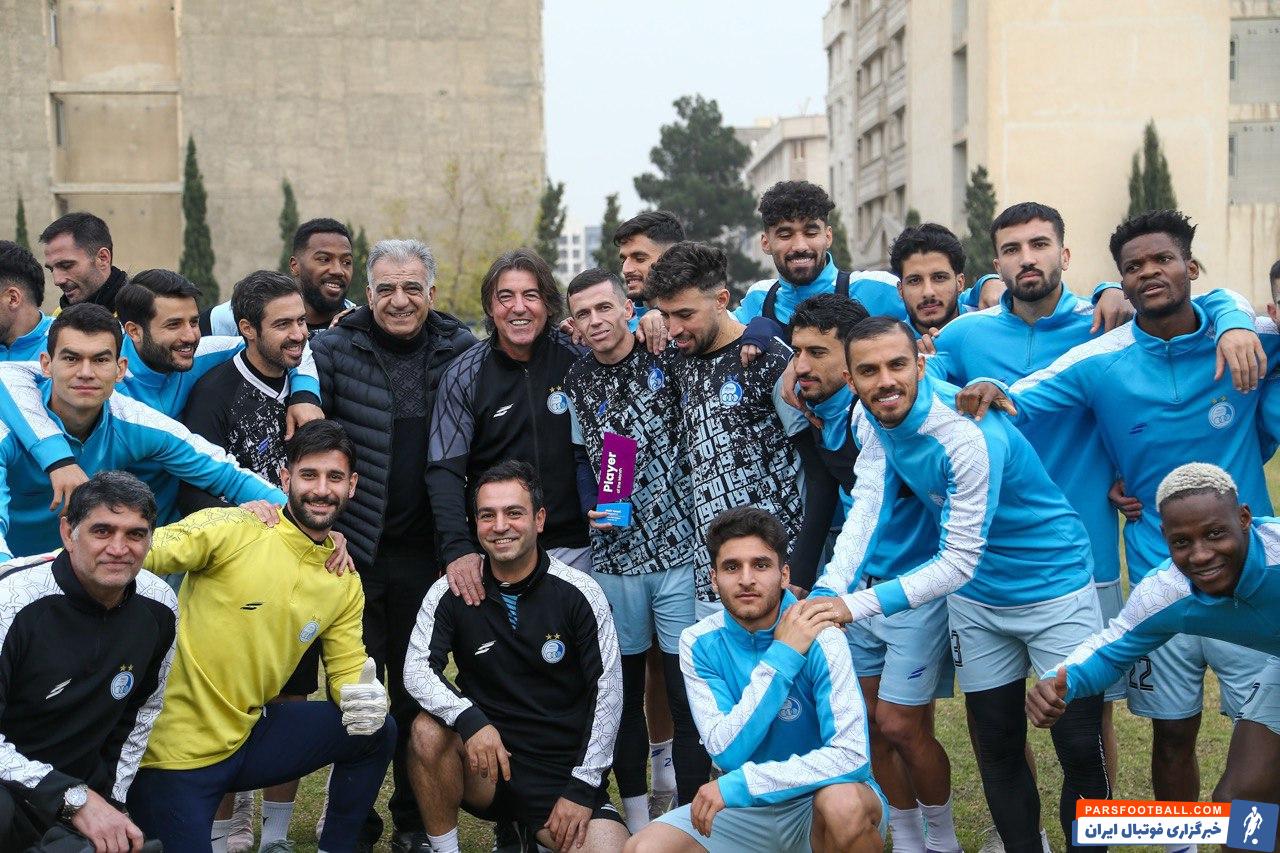 یاسر آسانی بازیکن استقلال برنده جایزه بهترین بازیکن ماه فوتبال ایران