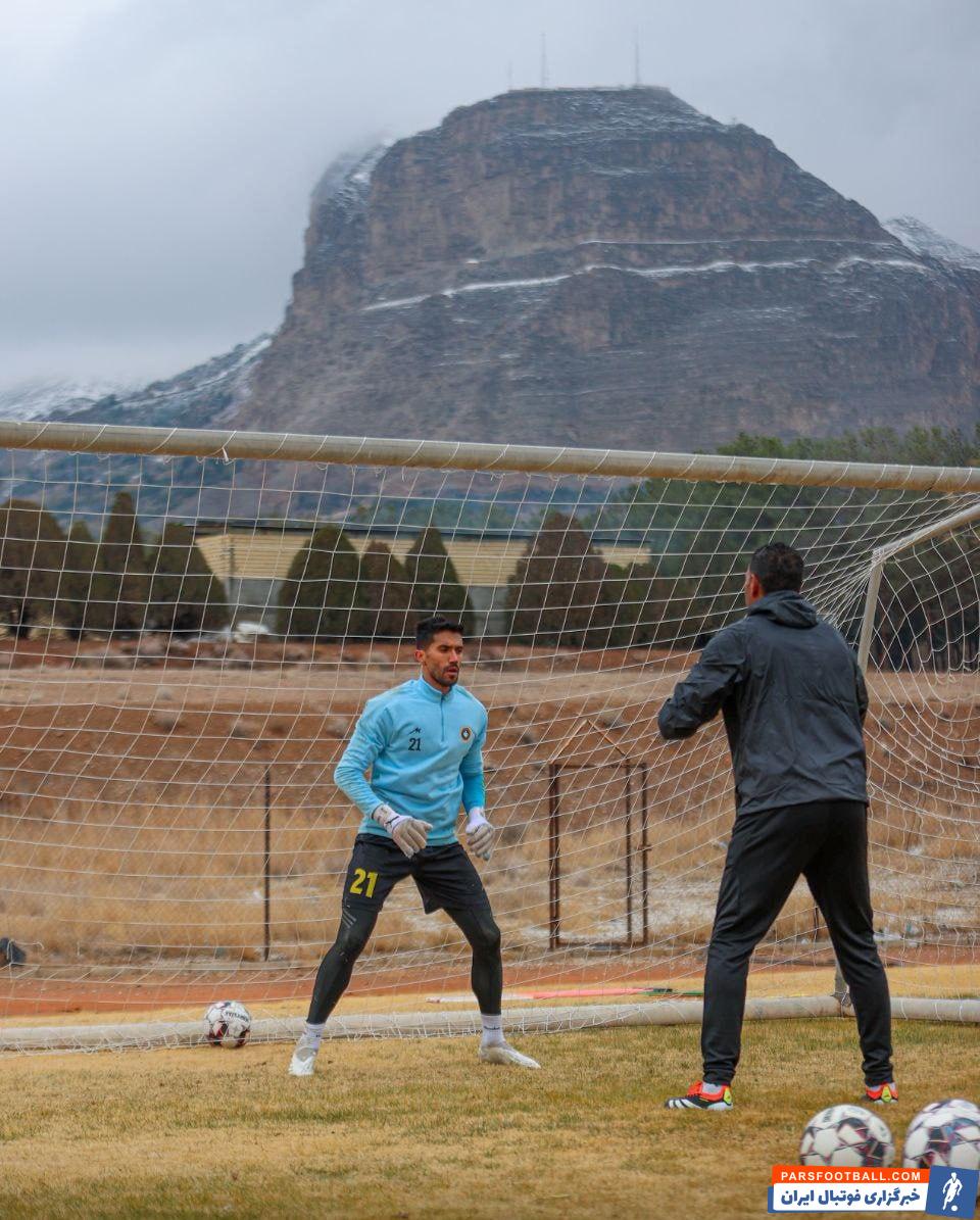 سید حسین حسینی با انگیزه بالا در تمرین سپاهان