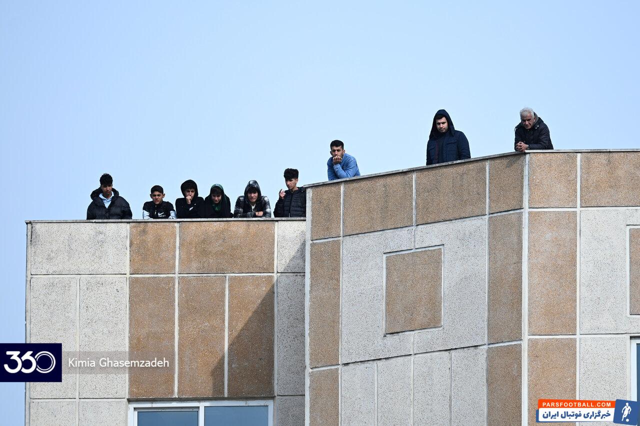 حضور چند مرد در بازی زنان استقلال مقابل وارش نوشهر در فینال لیگ دسته یک