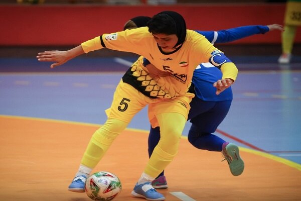 استقلال به دنبال بازگشت به صدر/گلبرگ تاکستان در تلاش برای حفظ صدرنشینی