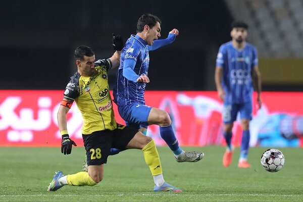 یکه: بردن سپاهان حاشیه‌های استقلال را تمام کرد/ کمیته فنی باید باشد