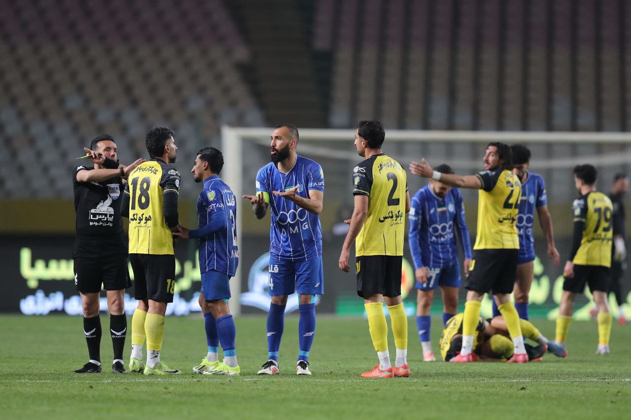 یکه: بردن سپاهان حاشیه‌های استقلال را تمام کرد/ کمیته فنی باید باشد